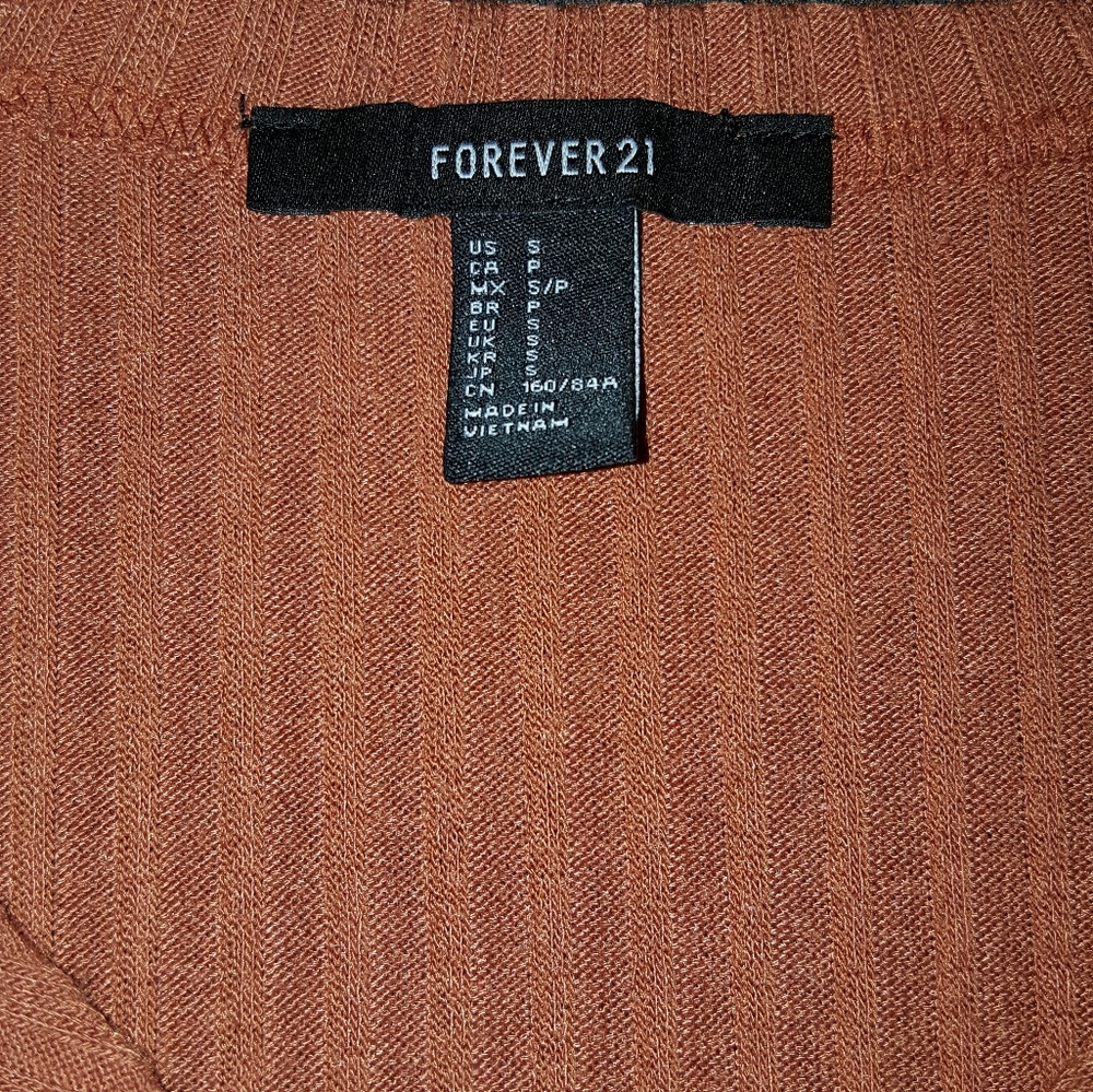 Crop top - Picture 3 of 3